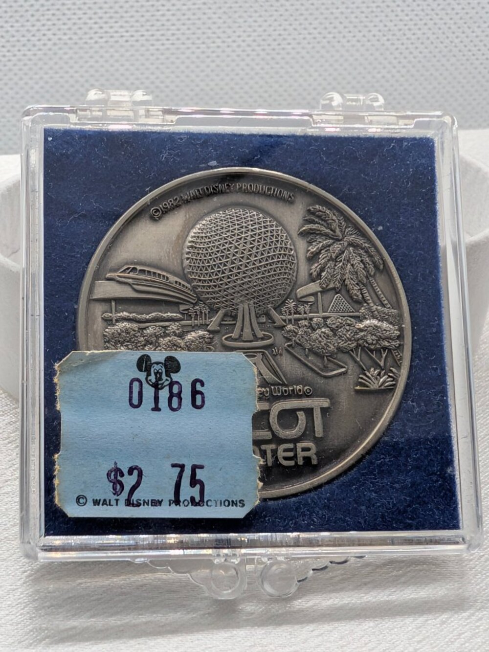 NEW Vintage  1982 Walt Disney Epcot Souvenir Coin Medallion - Picture 2 of 6